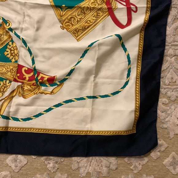 Scarf - Picture 4 of 6